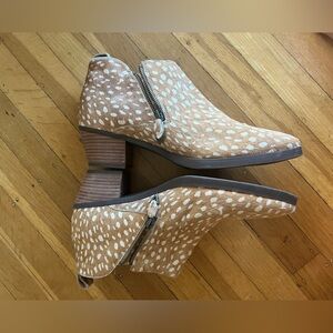 Vionic cow hair pony hair polka dot spotted booties short ankle boots 11 camel